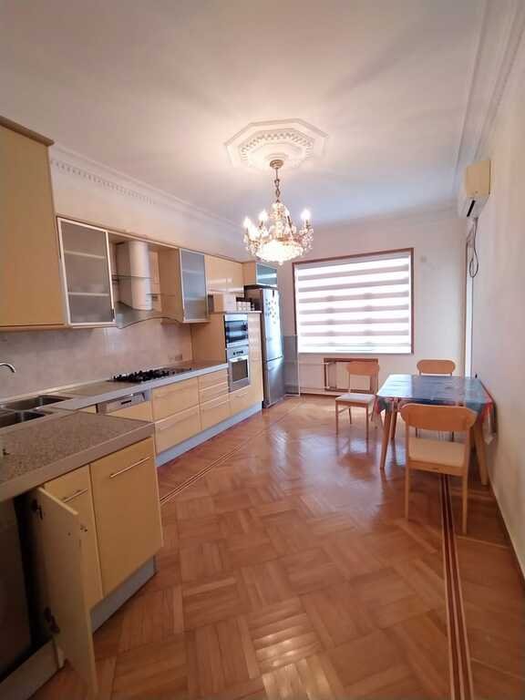 Kirayə verilir 3 otaqlı yeni tikili, 130 m², 8-ci mikrorayon-10