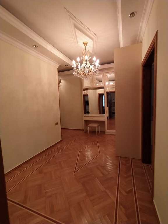 Kirayə verilir 3 otaqlı yeni tikili, 130 m², 8-ci mikrorayon-12