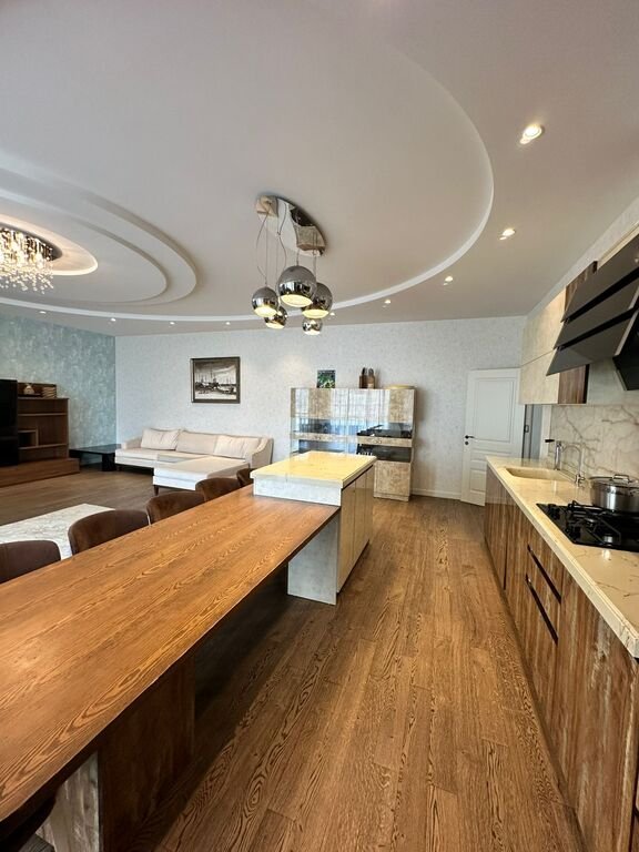 Satılır 5 otaqlı yeni tikili, 210 m², 28 May m.-4