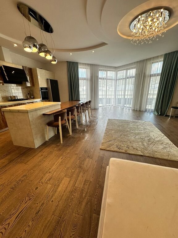 Satılır 5 otaqlı yeni tikili, 210 m², 28 May m.-5
