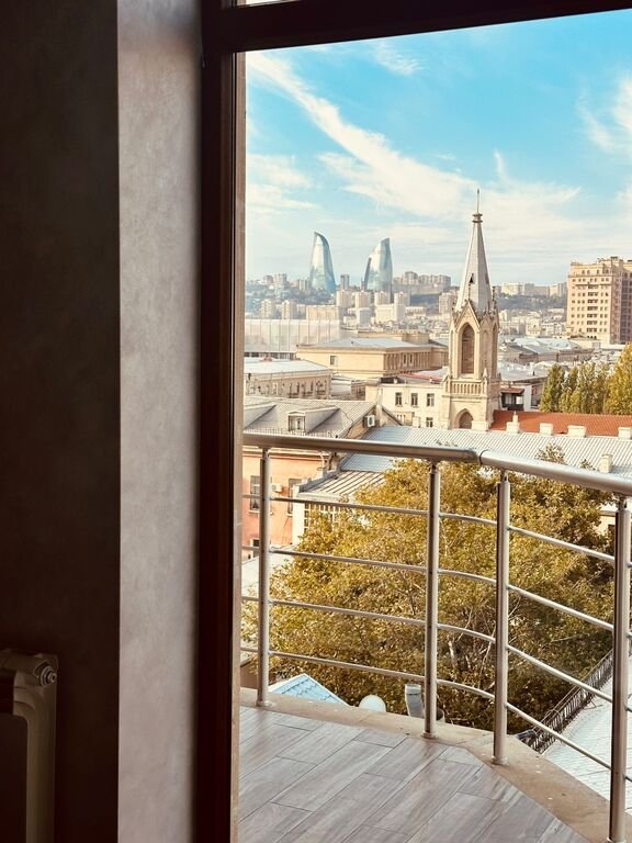 Satılır 5 otaqlı yeni tikili, 210 m², 28 May m.-14