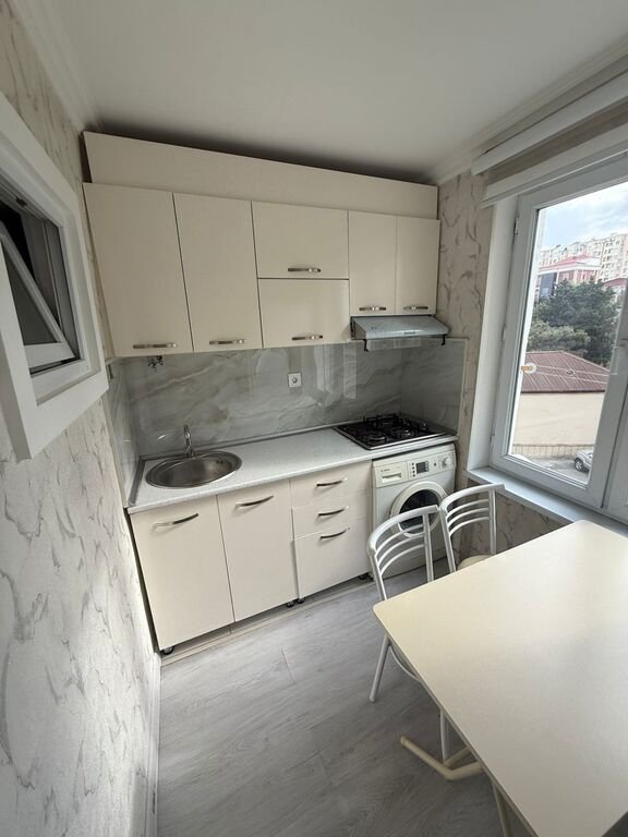 Kirayə verilir 1 otaqlı köhnə tikili, 40 m², İnşaatçılar m.-7
