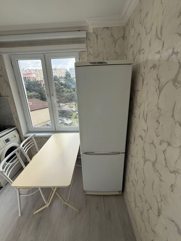 Kirayə verilir 1 otaqlı köhnə tikili, 40 m², İnşaatçılar m.-8