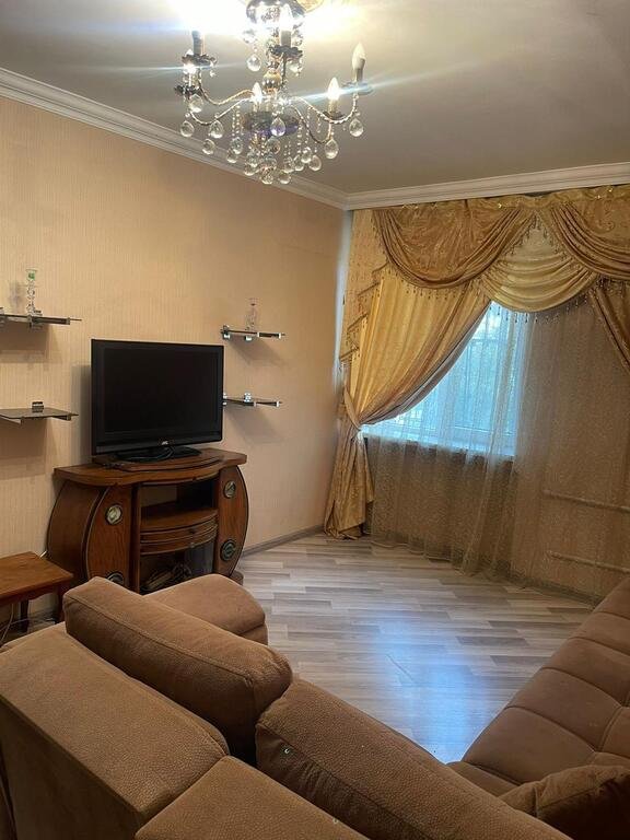Kirayə verilir 1 otaqlı köhnə tikili, 38 m², Elmlər Akademiyası m.-1