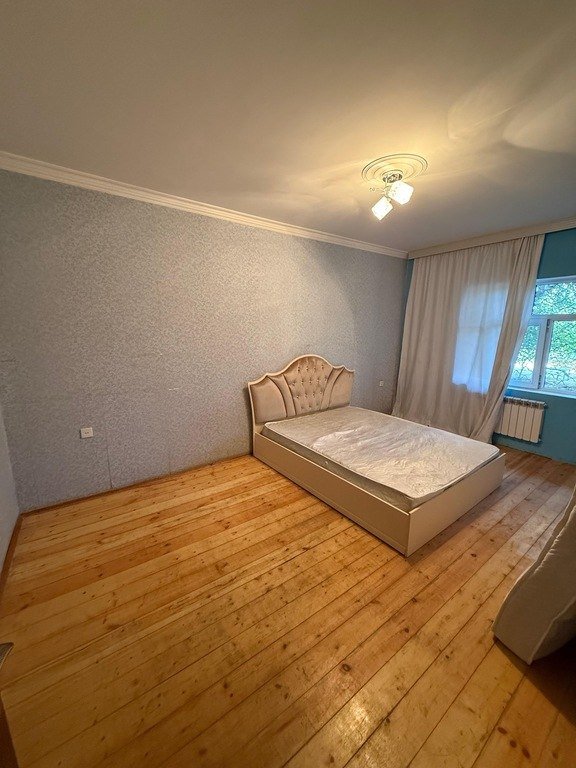 Kirayə verilir 4 otaqlı köhnə tikili, 100 m², İnşaatçılar m.-4