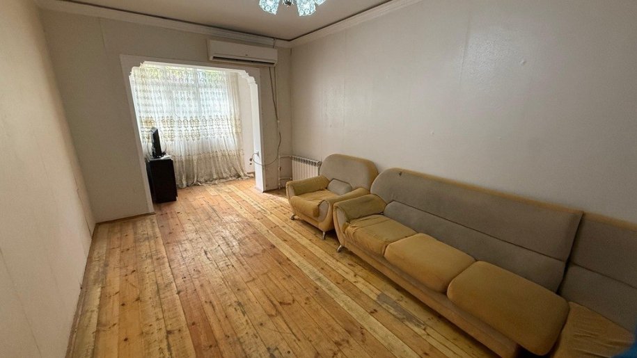 Kirayə verilir 4 otaqlı köhnə tikili, 100 m², İnşaatçılar m.-5