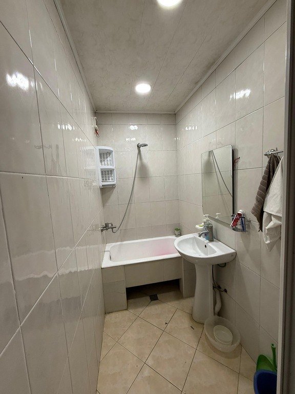 Kirayə verilir 4 otaqlı köhnə tikili, 100 m², İnşaatçılar m.-7