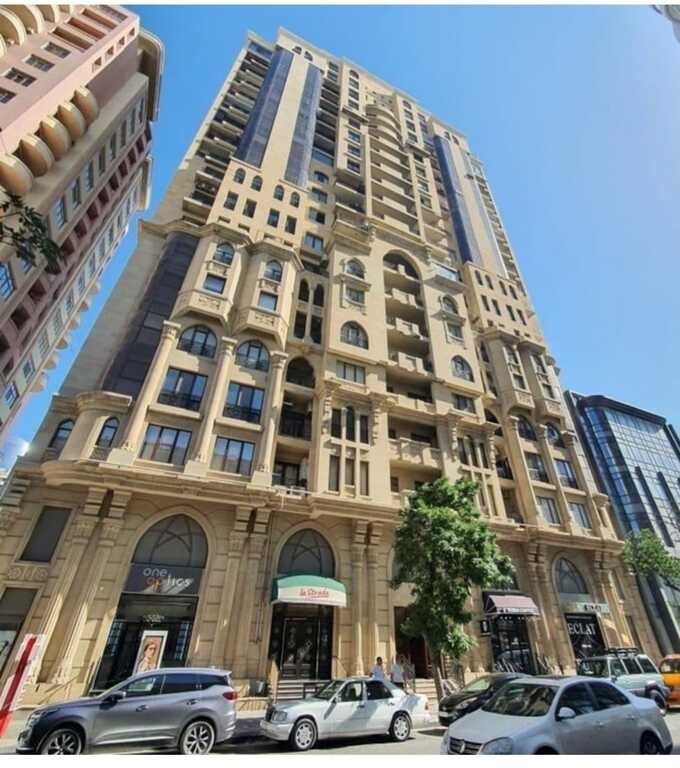Satılır 4 otaqlı yeni tikili, 205 m², 28 May m.-1