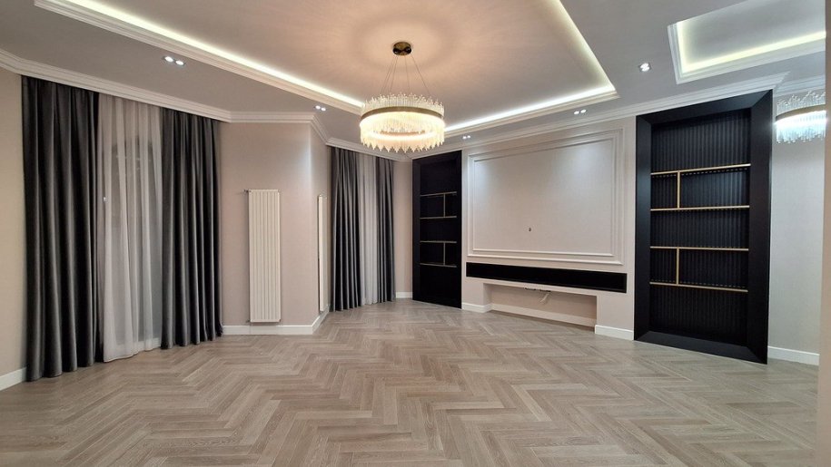 Satılır 4 otaqlı yeni tikili, 205 m², 28 May m.-2