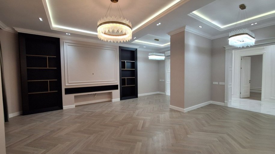 Satılır 4 otaqlı yeni tikili, 205 m², 28 May m.-4