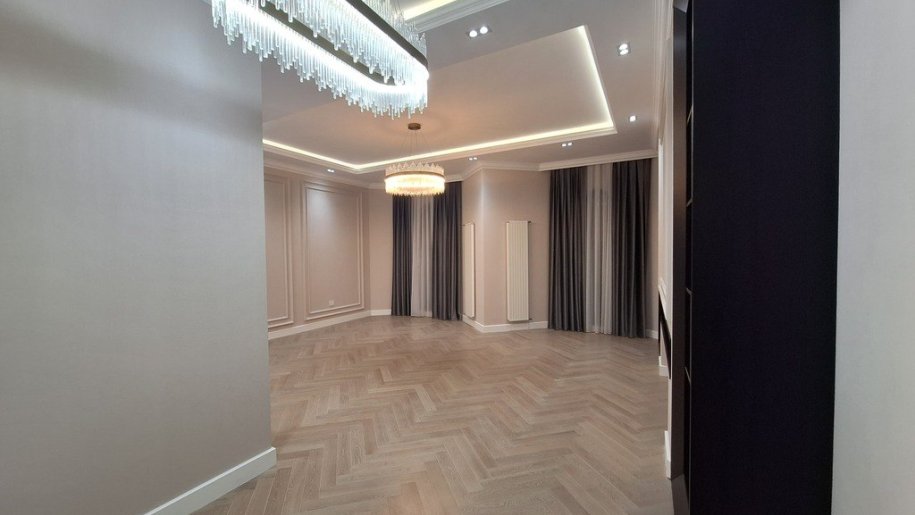 Satılır 4 otaqlı yeni tikili, 205 m², 28 May m.-5