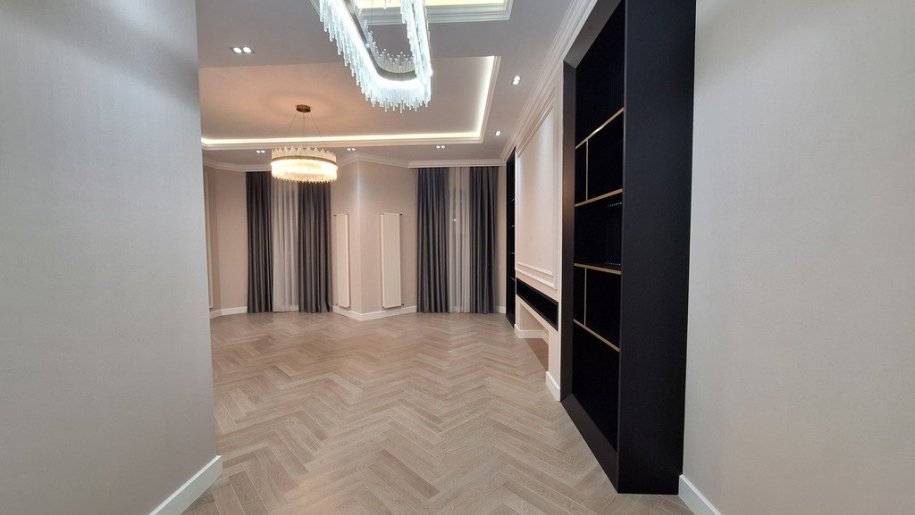 Satılır 4 otaqlı yeni tikili, 205 m², 28 May m.-7