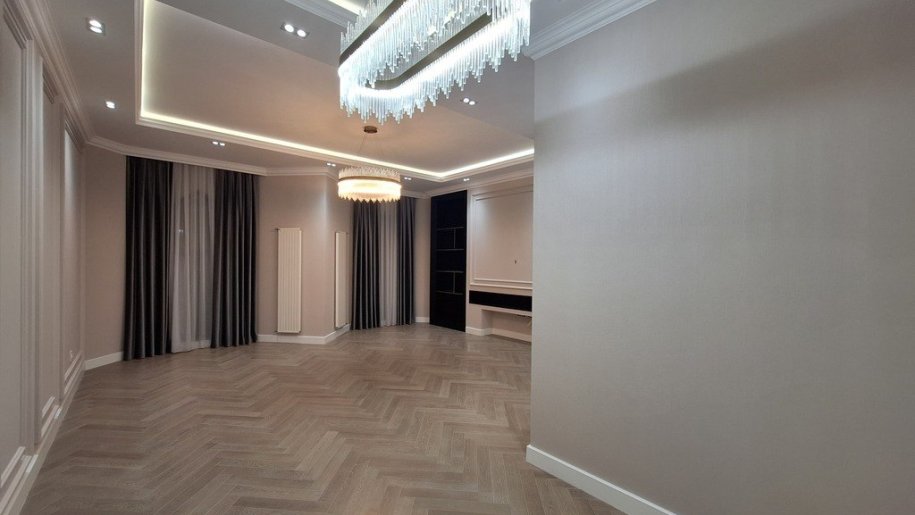 Satılır 4 otaqlı yeni tikili, 205 m², 28 May m.-8