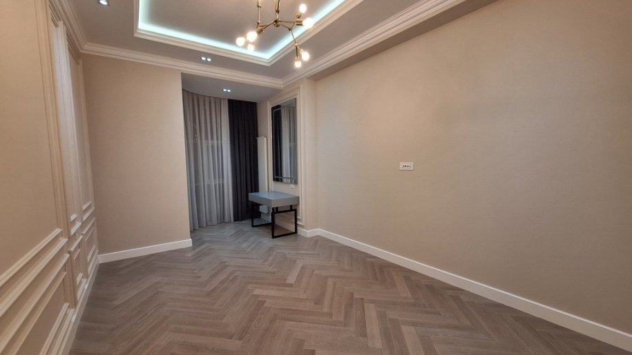 Satılır 4 otaqlı yeni tikili, 205 m², 28 May m.-17