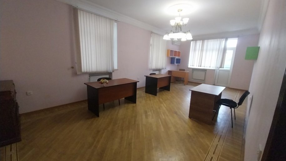 230 m<sup>2</sup> ofis icarəyə verilir, Nəriman Nərimanov m.-3
