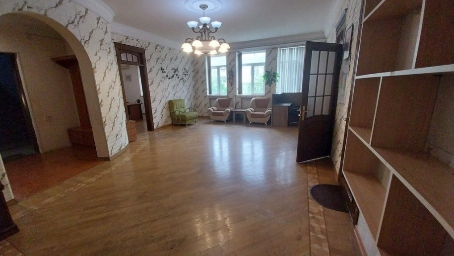 230 m<sup>2</sup> ofis icarəyə verilir, Nəriman Nərimanov m.-5