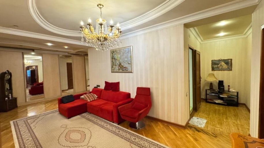 Satılır 4 otaqlı yeni tikili, 180 m², Azadlıq Prospekti m.-12
