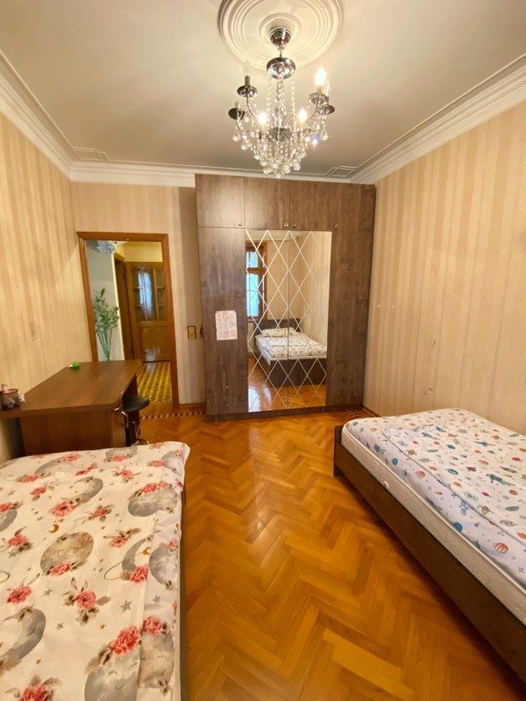 Satılır 4 otaqlı köhnə tikili, 95 m², Binəqədi-11