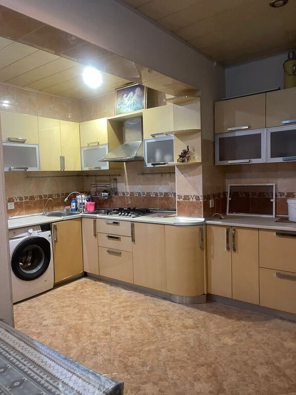 Kirayə verilir 4 otaqlı köhnə tikili, 140 m², Xalqlar dostluğu m.-1