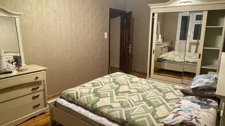 Kirayə verilir 4 otaqlı köhnə tikili, 140 m², Xalqlar dostluğu m.-6