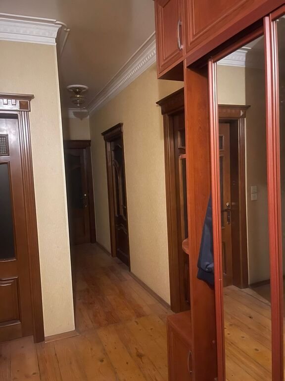 Kirayə verilir 4 otaqlı köhnə tikili, 140 m², Xalqlar dostluğu m.-8