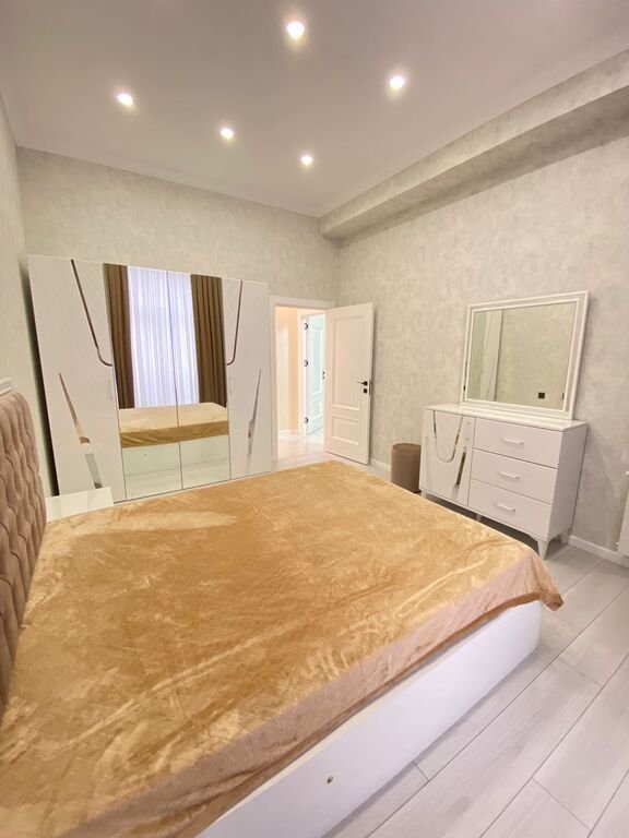 Kirayə verilir 3 otaqlı yeni tikili, 130 m², 28 May m.-12