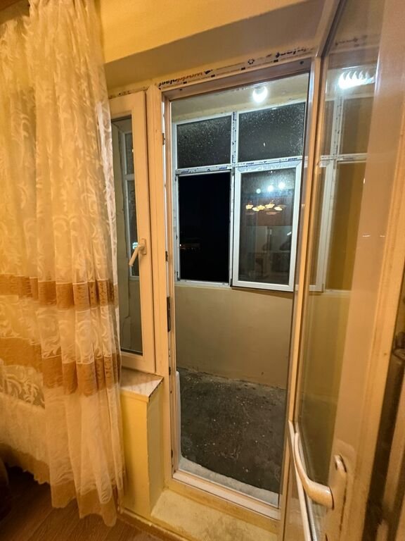 Satılır 1 otaqlı köhnə tikili, 40 m², İnşaatçılar m.-4