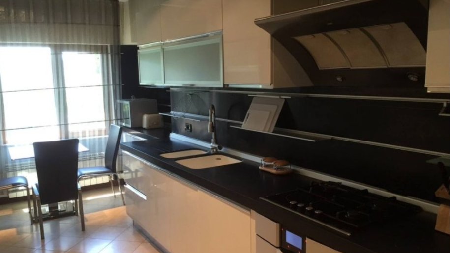 Kirayə verilir 2 otaqlı yeni tikili, 100 m², 28 May m.-5