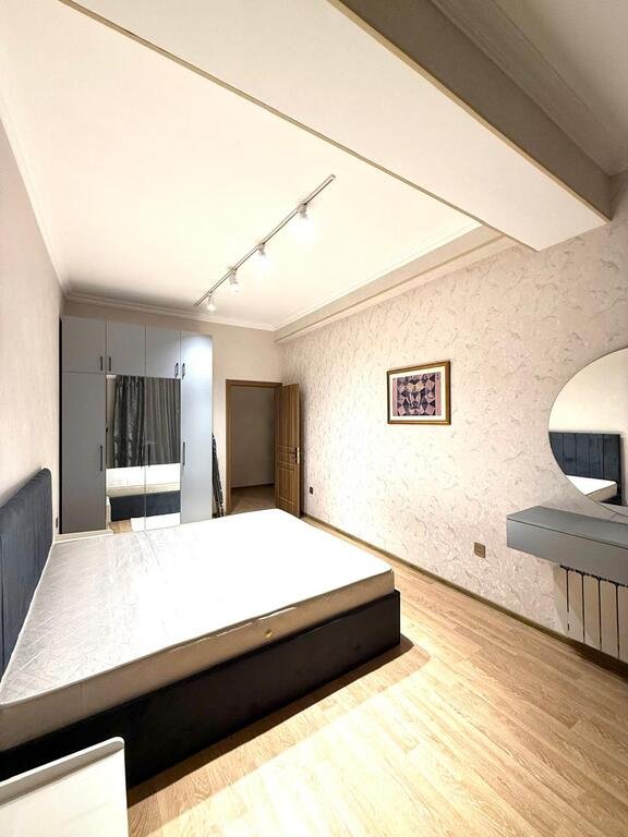 Kirayə verilir 3 otaqlı yeni tikili, 90 m², 28 May m.-20