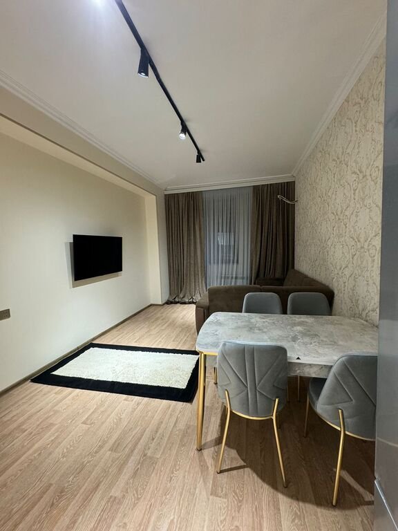 Kirayə verilir 3 otaqlı yeni tikili, 100 m², 28 May m.-3