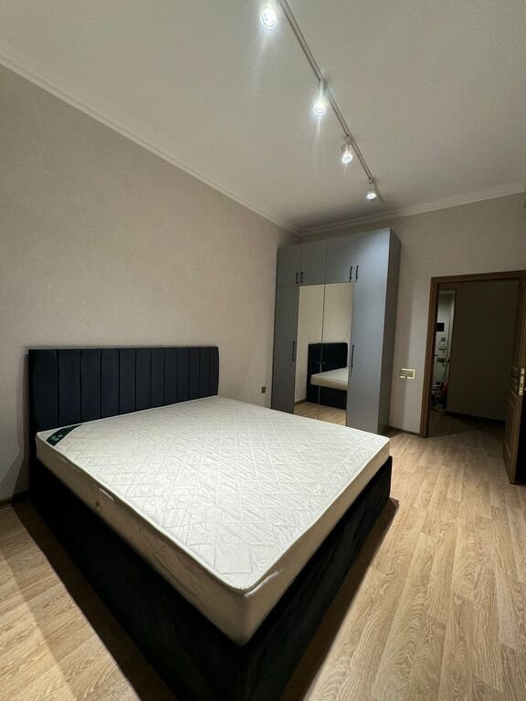 Kirayə verilir 3 otaqlı yeni tikili, 100 m², 28 May m.-5