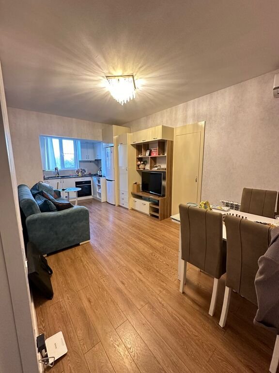 Kirayə verilir 2 otaqlı köhnə tikili, 65 m², Azadlıq Prospekti m.-8