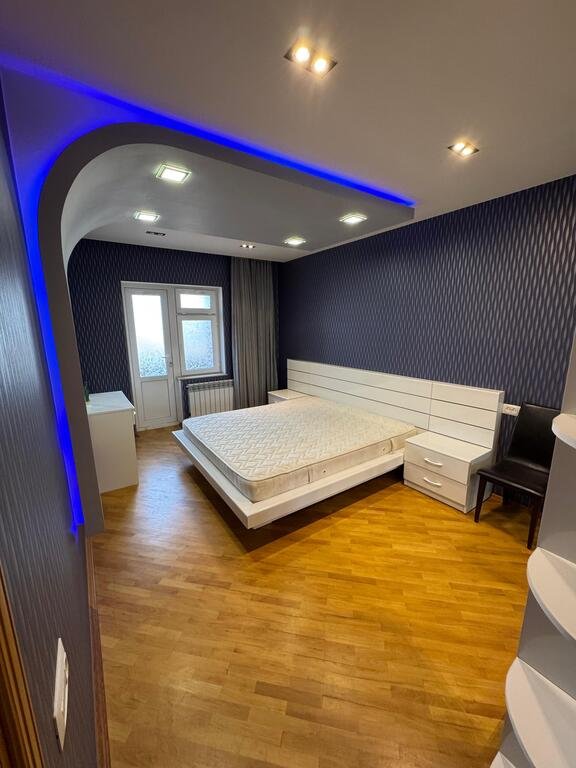 Satılır 4 otaqlı köhnə tikili, 110 m², Azadlıq Prospekti m.-6