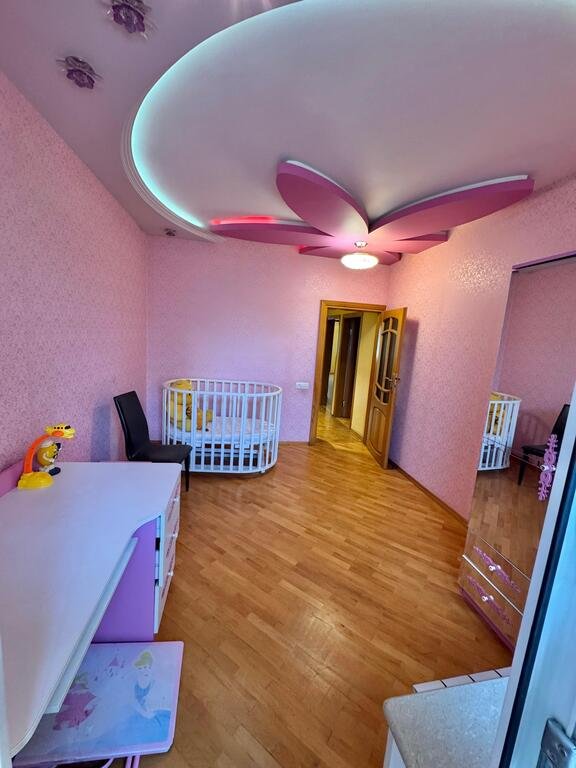 Satılır 4 otaqlı köhnə tikili, 110 m², Azadlıq Prospekti m.-8