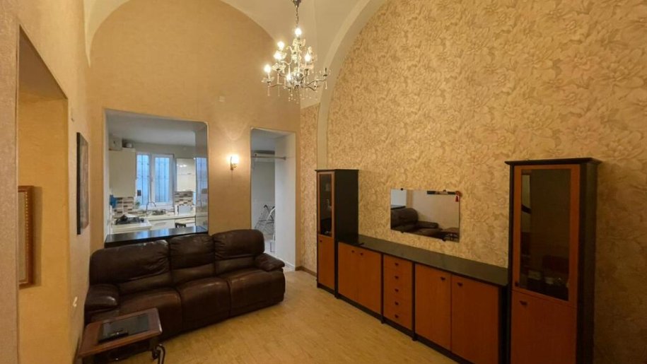 Kirayə verilir 3 otaqlı köhnə tikili, 100 m², İçərişəhər m.-1