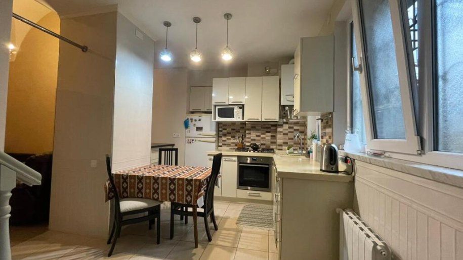Kirayə verilir 3 otaqlı köhnə tikili, 100 m², İçərişəhər m.-3