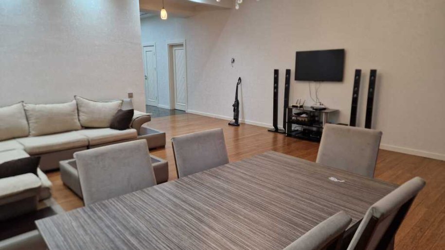 Kirayə verilir 4 otaqlı yeni tikili, 180 m², Nizami m.-2