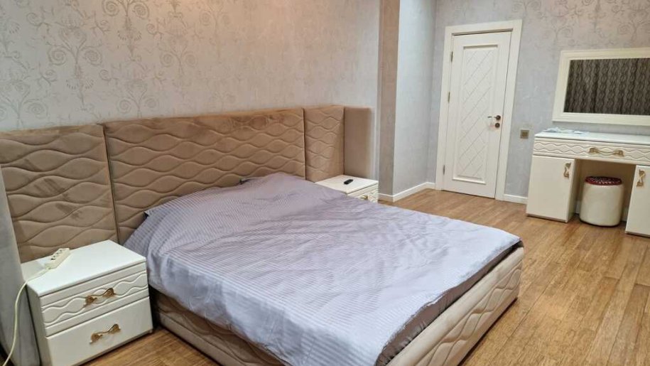 Kirayə verilir 4 otaqlı yeni tikili, 180 m², Nizami m.-13