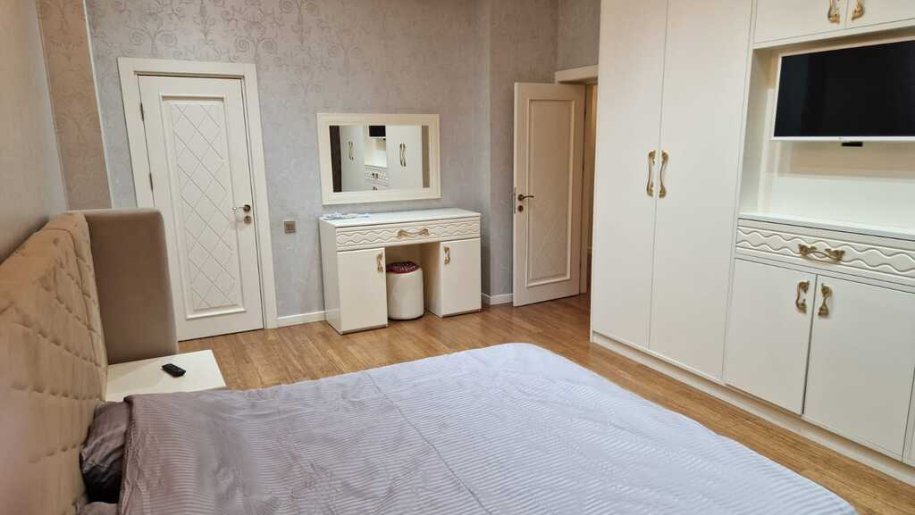 Kirayə verilir 4 otaqlı yeni tikili, 180 m², Nizami m.-14