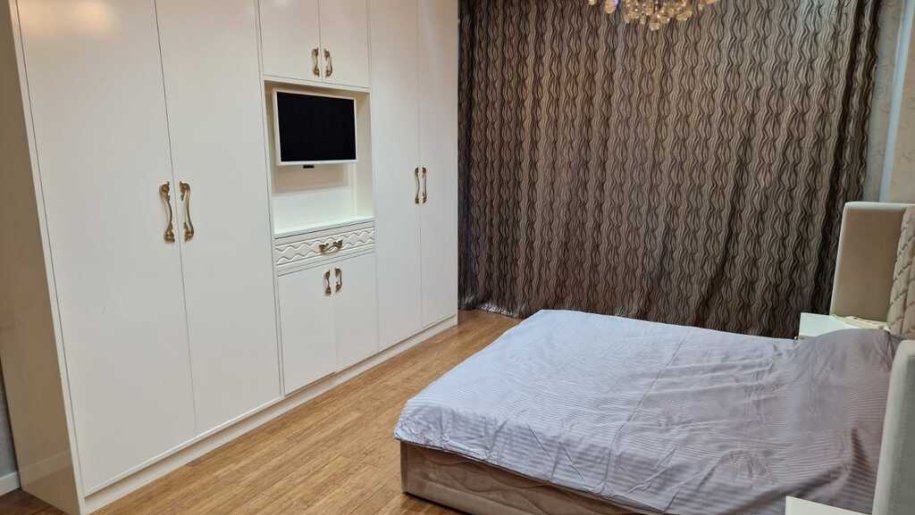 Kirayə verilir 4 otaqlı yeni tikili, 180 m², Nizami m.-15