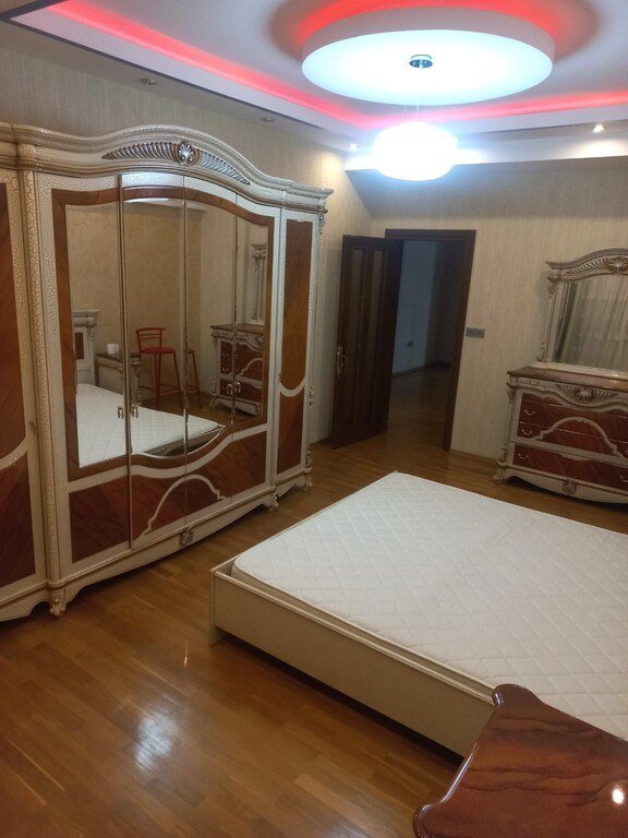 Kirayə verilir 3 otaqlı köhnə tikili, 125 m², Xalqlar dostluğu m.-2