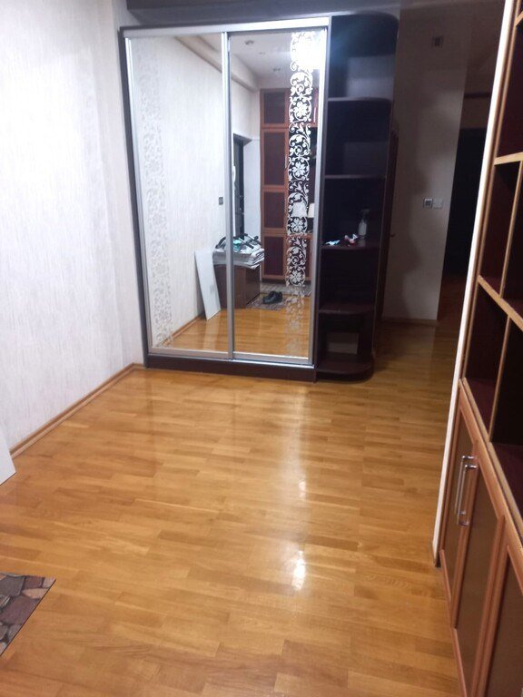 Kirayə verilir 3 otaqlı köhnə tikili, 125 m², Xalqlar dostluğu m.-3