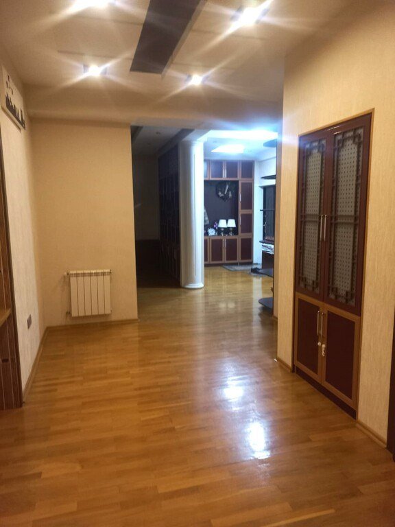 Kirayə verilir 3 otaqlı köhnə tikili, 125 m², Xalqlar dostluğu m.-6