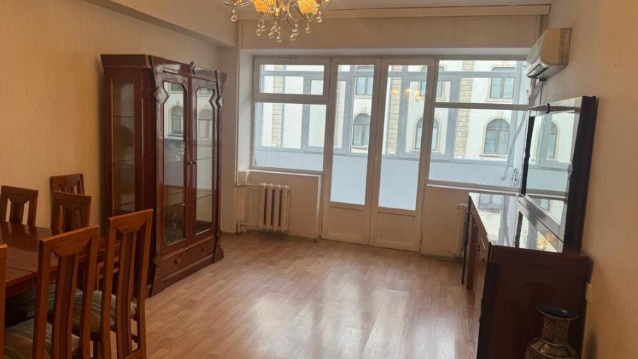 Kirayə verilir 4 otaqlı köhnə tikili, 99 m², İçərişəhər m.-1