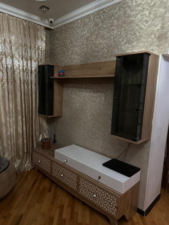 Kirayə verilir 3 otaqlı köhnə tikili, 70 m², Azadlıq Prospekti m.-7