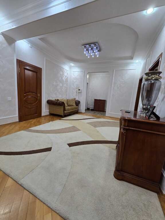 Satılır 4 otaqlı yeni tikili, 160 m², 8 noyabr-12