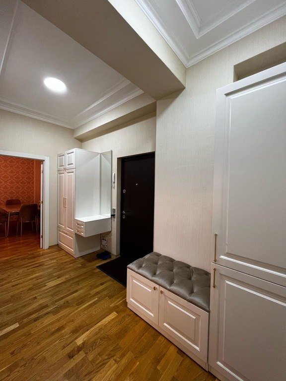 Kirayə verilir 2 otaqlı yeni tikili, 70 m², Neftçilər m.-6
