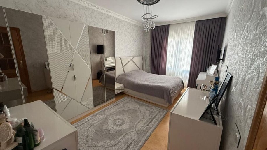 Satılır 4 otaqlı köhnə tikili, 110 m², 20 Yanvar m.-4