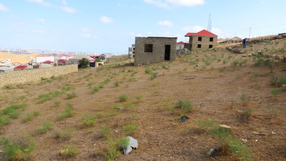 12 sot torpaq satılır, Hökməli-11