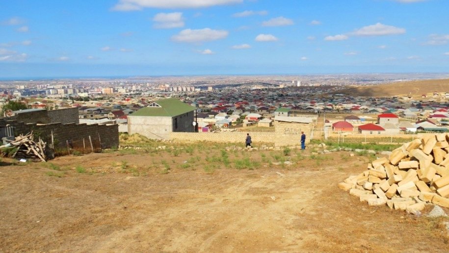 12 sot torpaq satılır, Hökməli-13